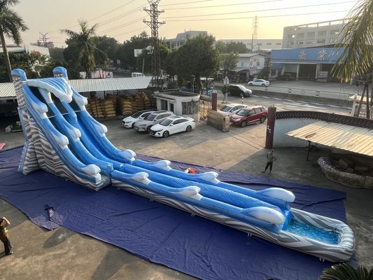 Grote golven opblaasbare waterslippen met lang zwembad blauwe kleur