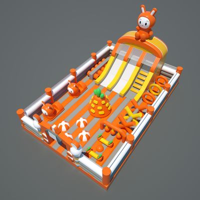 Opblaasbaar konijnkasteel met obstakelpark (oranje en wit)