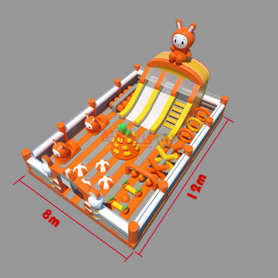 Opblaasbaar konijnkasteel met obstakelpark (oranje en wit)