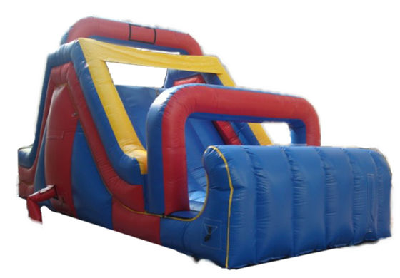 Kinderen pretpark grote opblaasbare glijbaan met stop