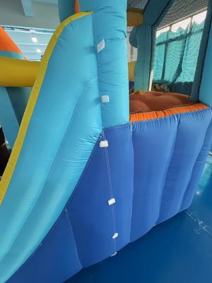 Polyester Oxford opblaasbare blauwe en oranje waterglijbaan voor kinderen pretpark
