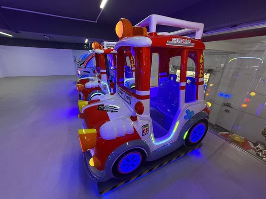 Met munten aangedreven rockingcars Dynamische muziek en vrolijke liederen voor kinderen