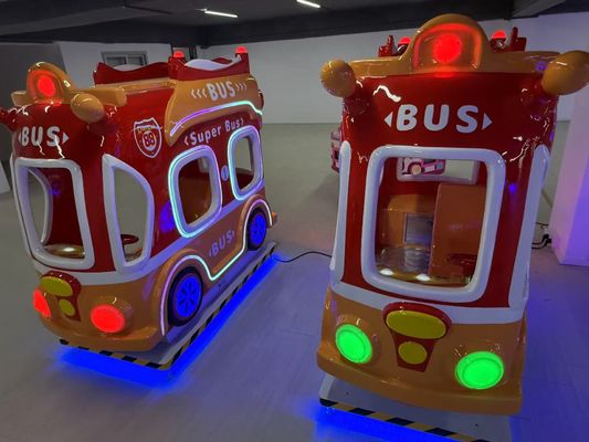 Met munten aangedreven rockingcars Dynamische muziek en vrolijke liederen voor kinderen