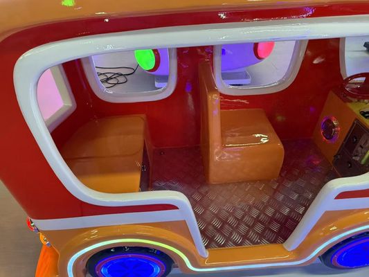 Met munten aangedreven rockingcars Dynamische muziek en vrolijke liederen voor kinderen