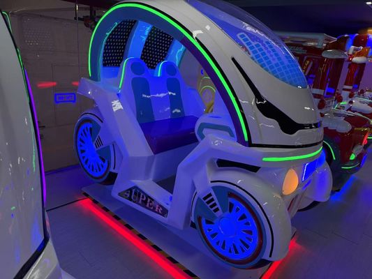 Met munten aangedreven rockingcars Dynamische muziek en vrolijke liederen voor kinderen