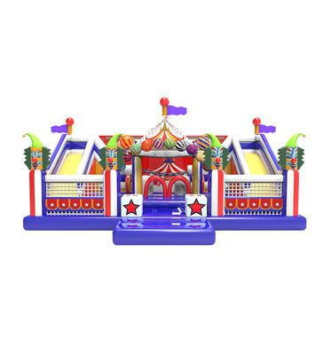 Kleurrijk opblaasbaar circus - geïnspireerd speelterrein Carnaval Fun Zone met dia's