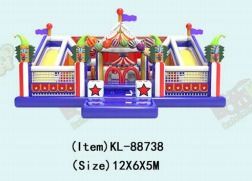 Kleurrijk opblaasbaar circus - geïnspireerd speelterrein Carnaval Fun Zone met dia's