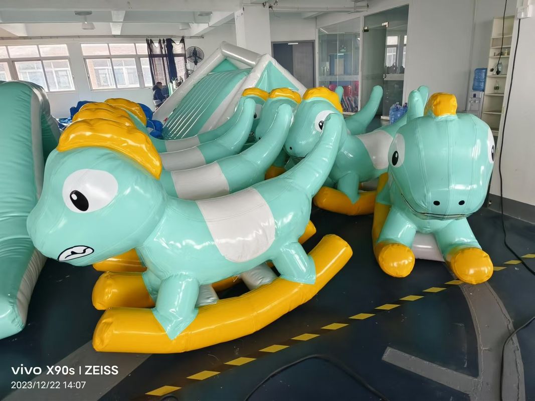 Dinosaurus Kleine opblaasbare spelletjes Kleurrijk Voor Indoor zachte speelgoed